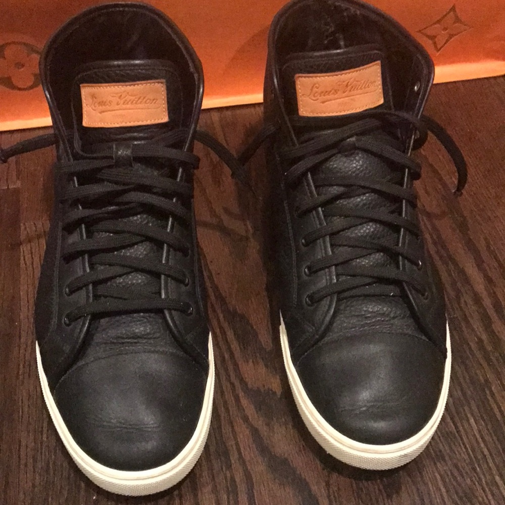 AUTHENTIC LOUIS VUITTON MENS SNEAKERS